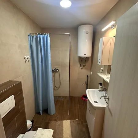 Jezero Apartment *